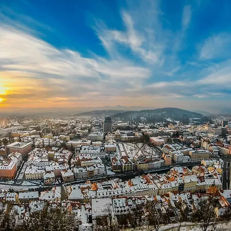 Tony's Place Under The Castle Apartman