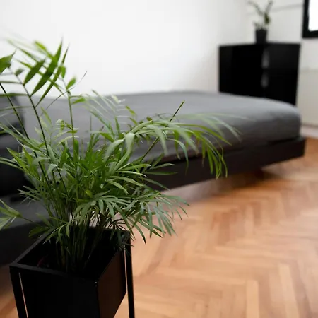 Tony's Place Under The Castle Apartman *