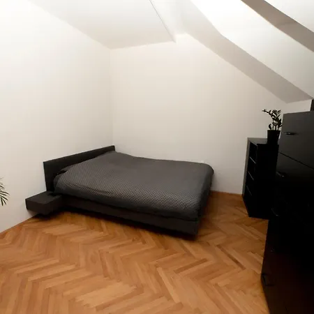 Tony's Place Under The Castle Apartman