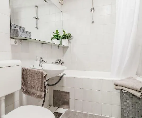 Апартаменты Tony's Place Under The Castle