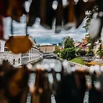Tony's Place Under The Castle Apartma *